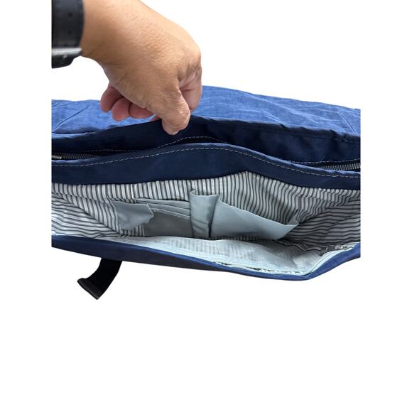 Travelon Dolphin Collection Navy Blue Messenger Shoulder Bag Nylon Roomy - Picture 5 of 8